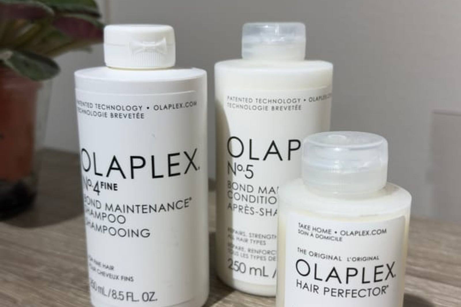 Olaplex-hårvård (No.3, No.4 och No.5) som säljs hos Kvarnens Klippotek, frisör i Uppsala